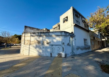 Venta en bloque dos casas a reciclar en esquina en lote propio